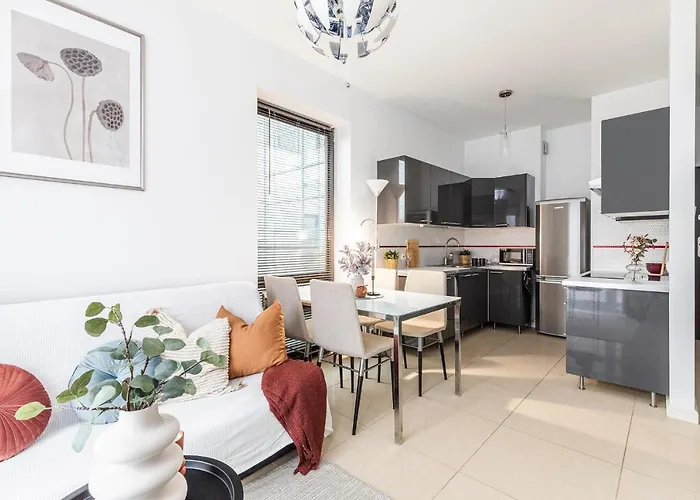 Apartment Superapart Bartycka 61 *