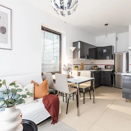 Апартаменты Superapart Bartycka 61 *